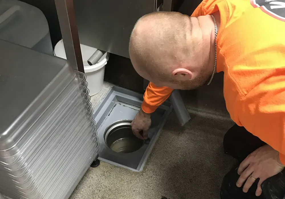 Lattiakaivon pinnoitus