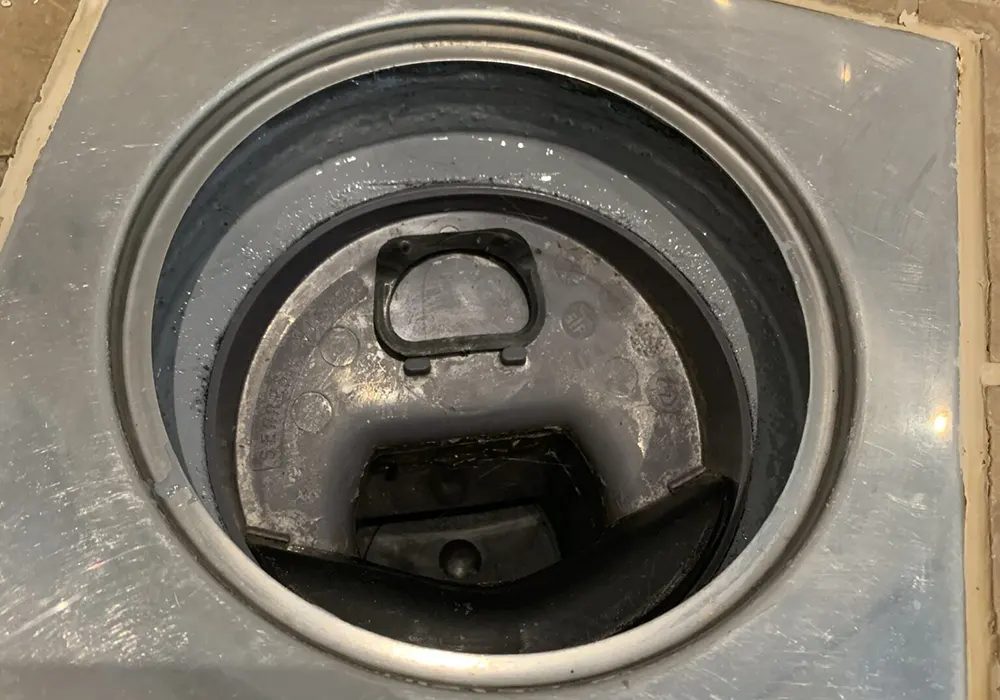 Lattiakaivon puhdistus ja tarkastus