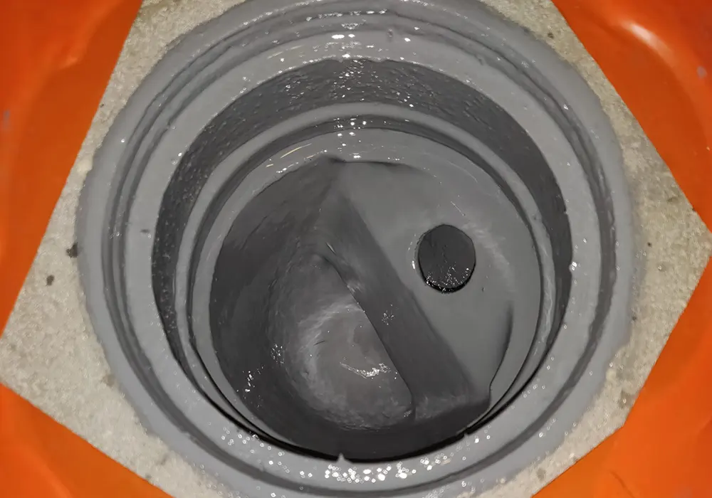 Pinnoitettu lattiakaivo